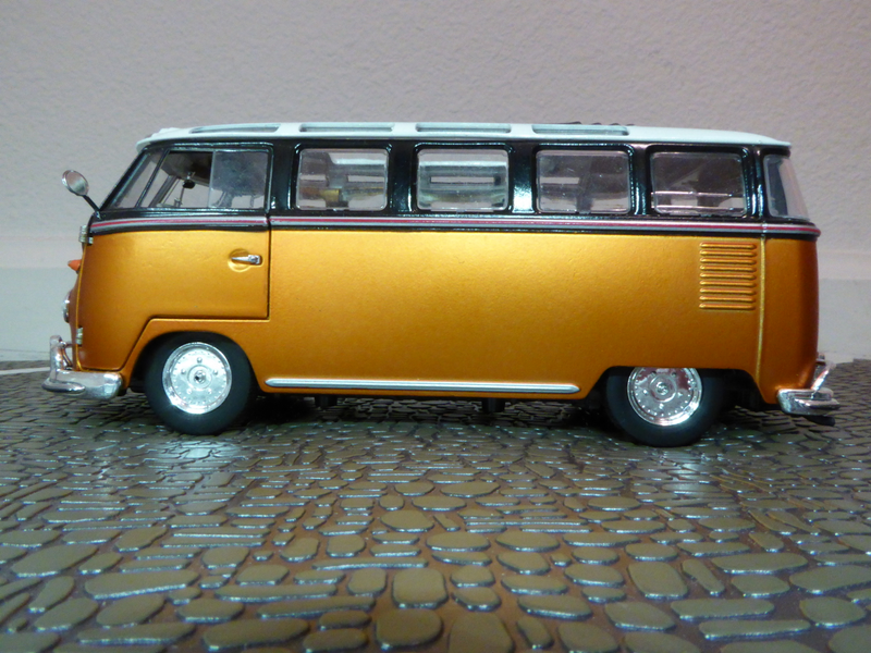 Illustration for article titled LaLD car week : teutonic Tuesday - 1959 VW Microbus Deluxe